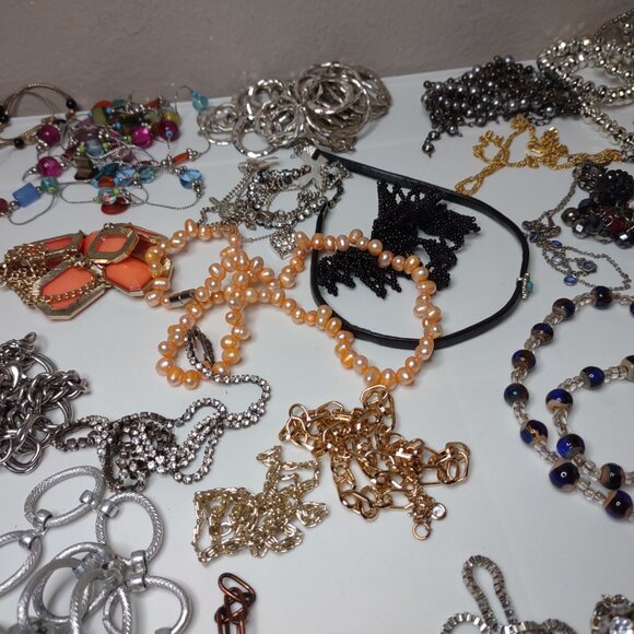 Lot Of Over 40 Necklaces - Picture 9 of 16